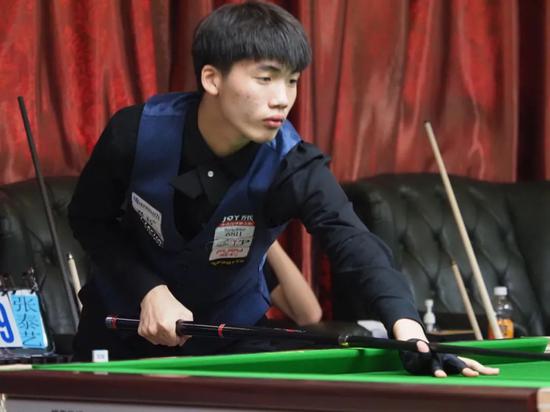 他不仅在得 他不仅在得